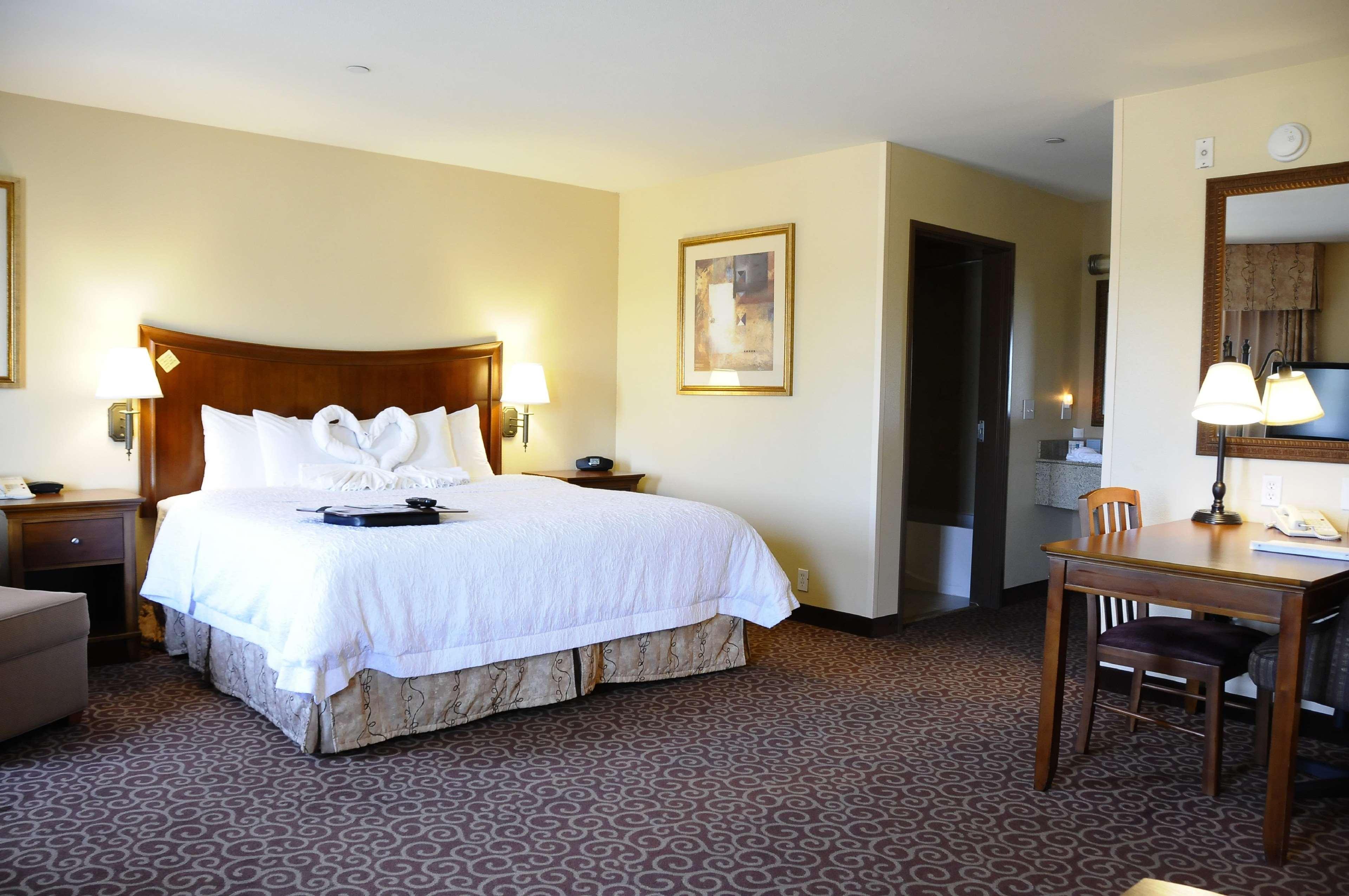 Hampton Inn & Suites רד בלאף מראה חיצוני תמונה