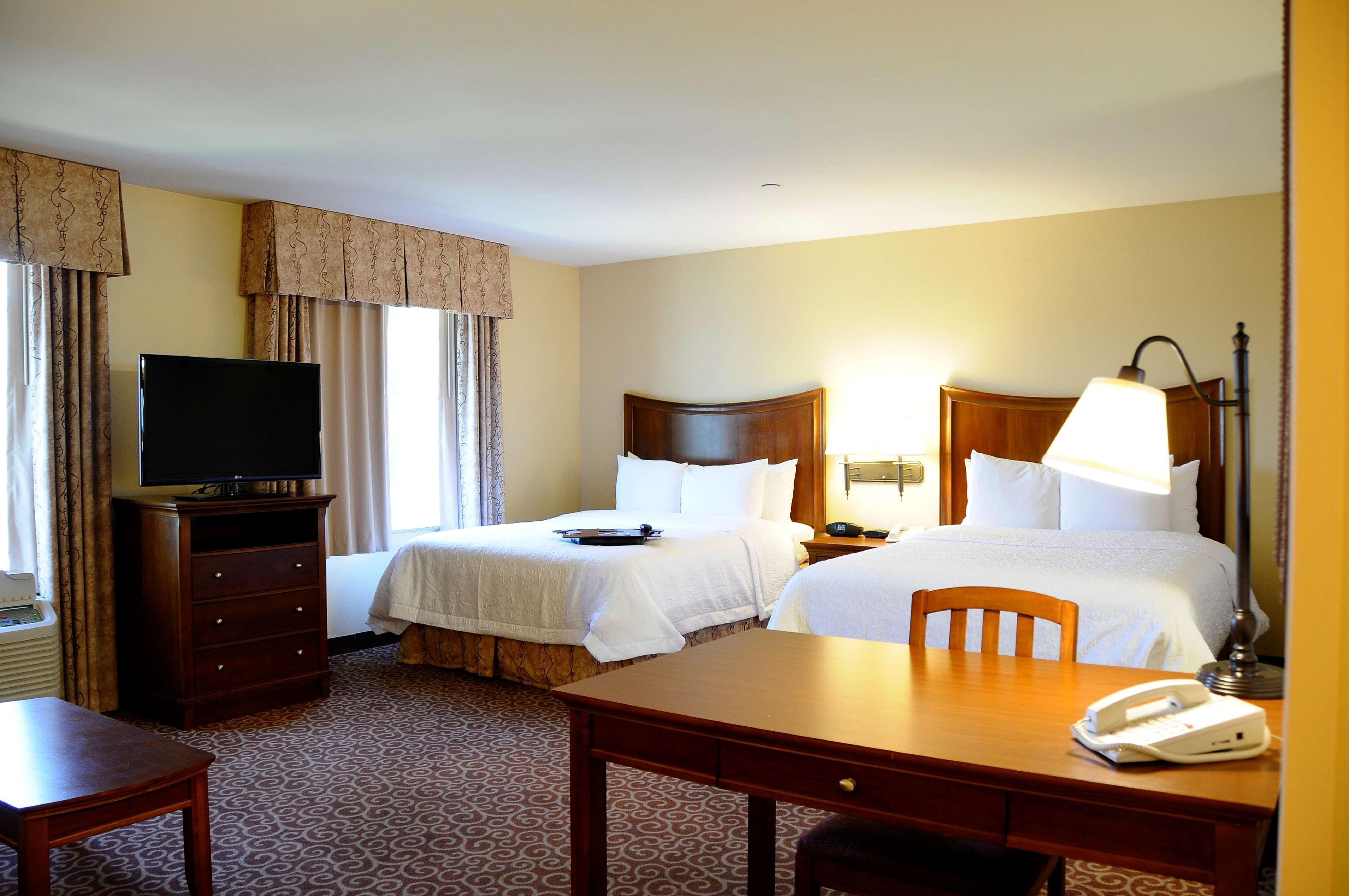 Hampton Inn & Suites רד בלאף מראה חיצוני תמונה