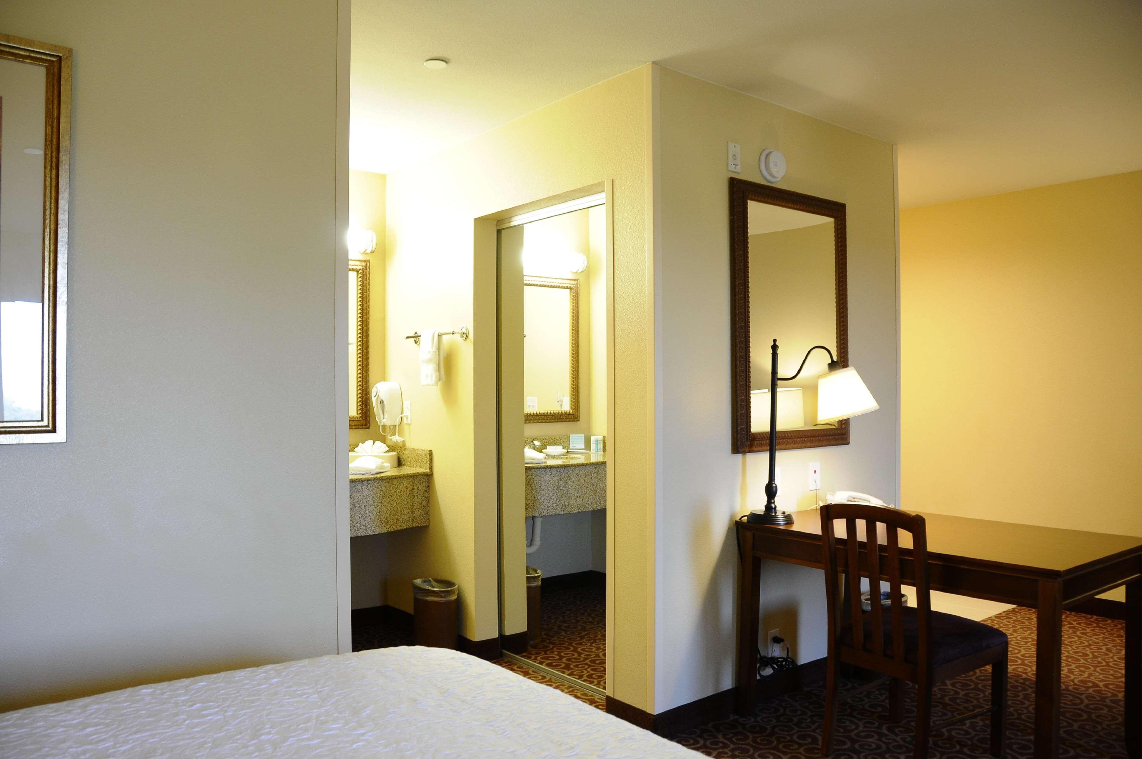 Hampton Inn & Suites רד בלאף מראה חיצוני תמונה