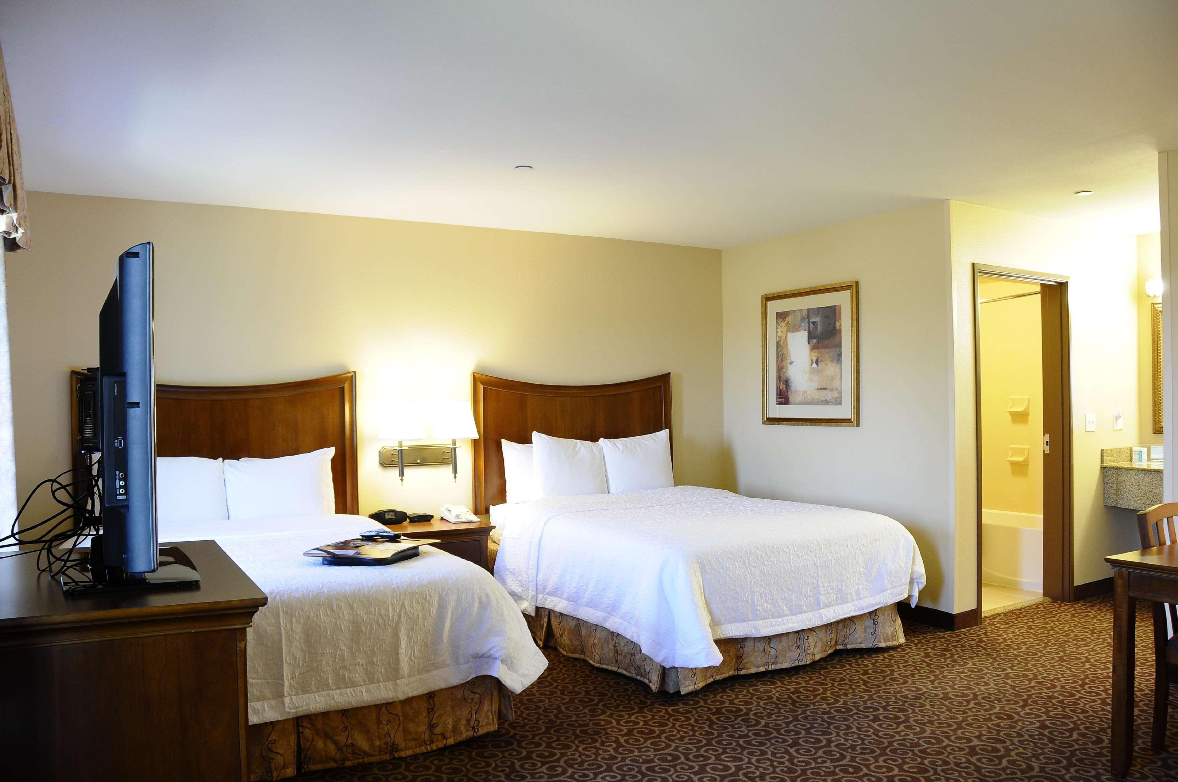 Hampton Inn & Suites רד בלאף מראה חיצוני תמונה