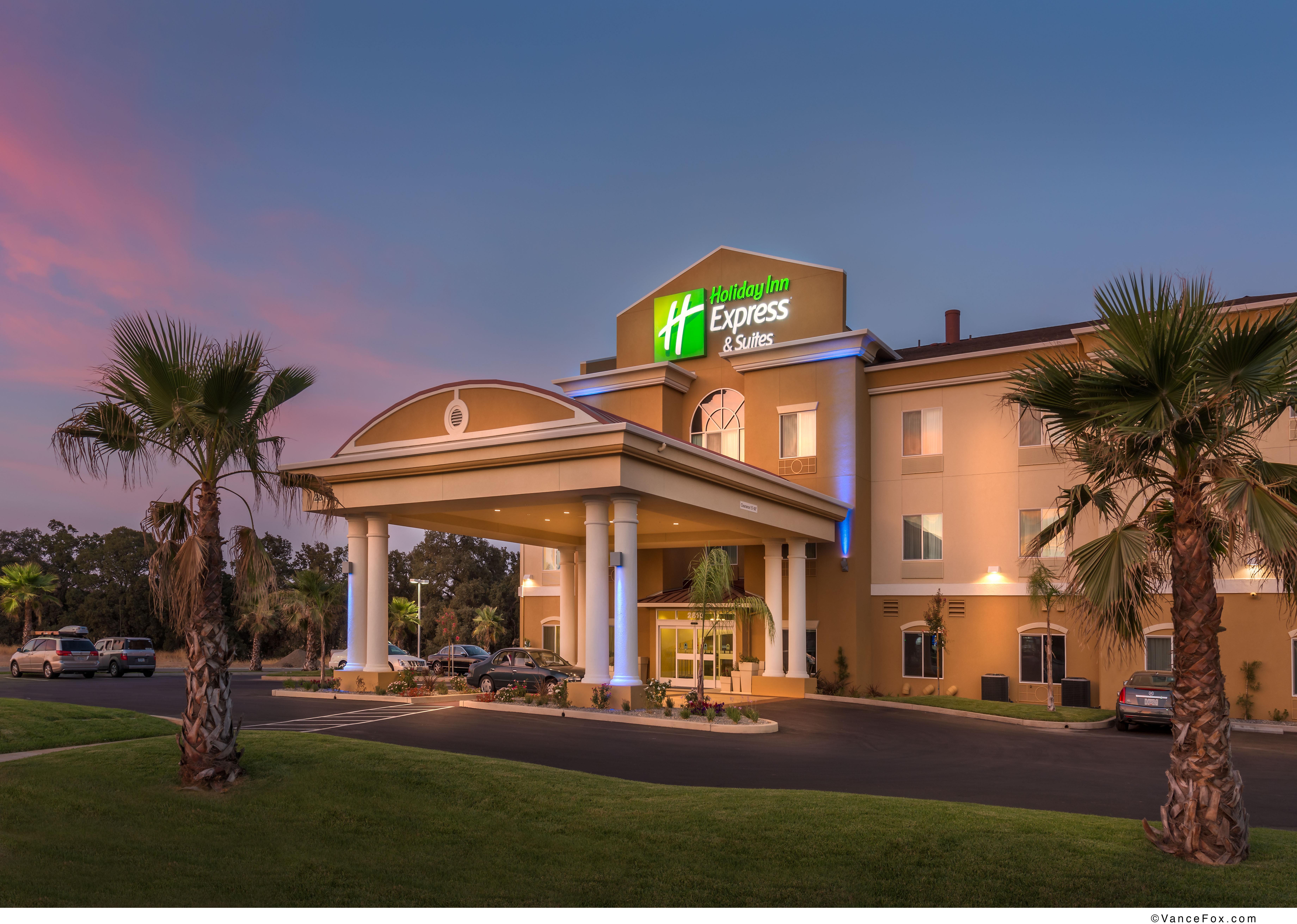 Hampton Inn & Suites רד בלאף מראה חיצוני תמונה