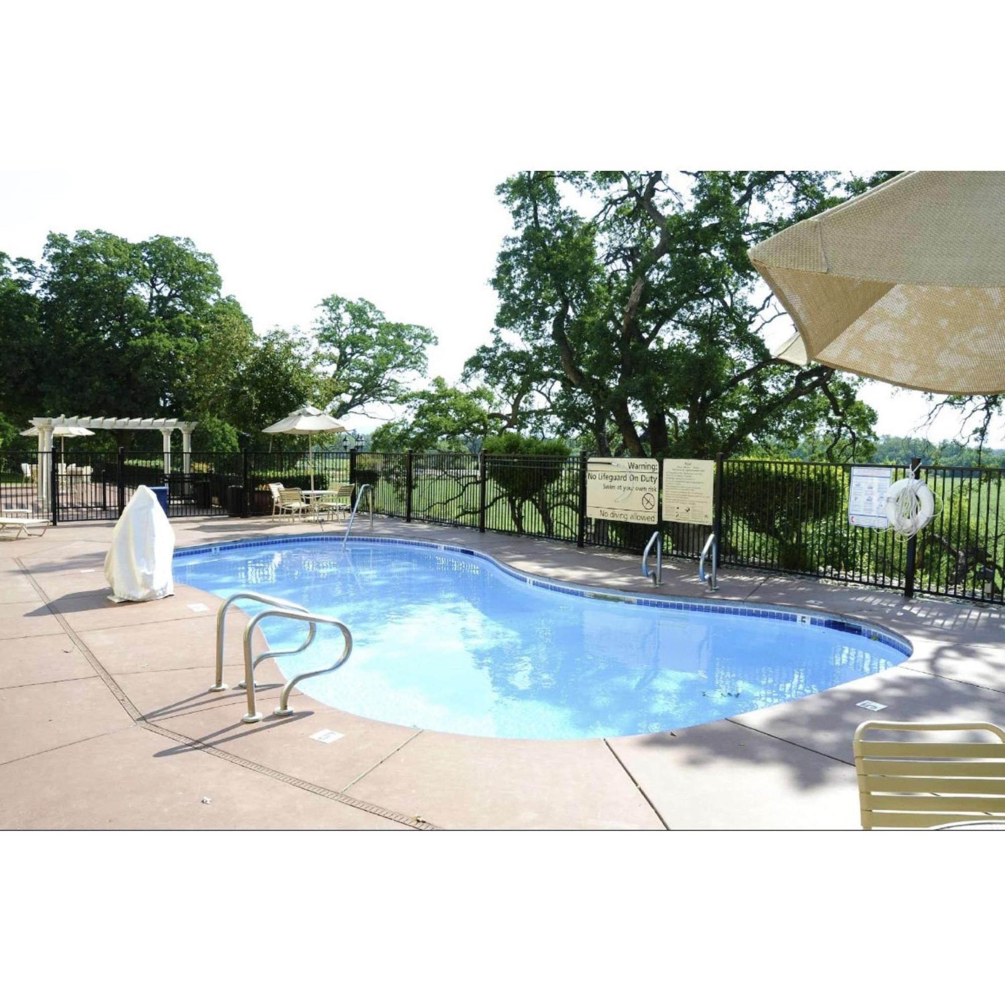 Hampton Inn & Suites רד בלאף מראה חיצוני תמונה