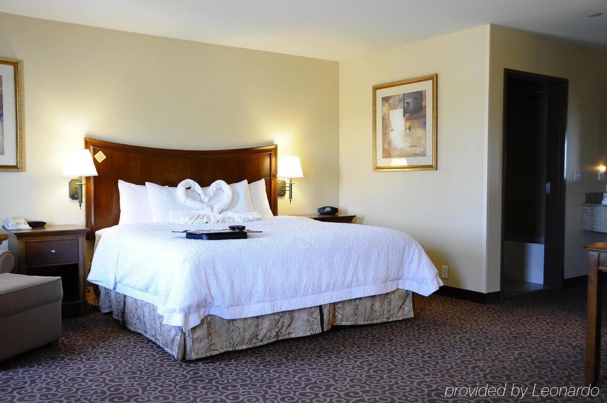 Hampton Inn & Suites רד בלאף מראה חיצוני תמונה